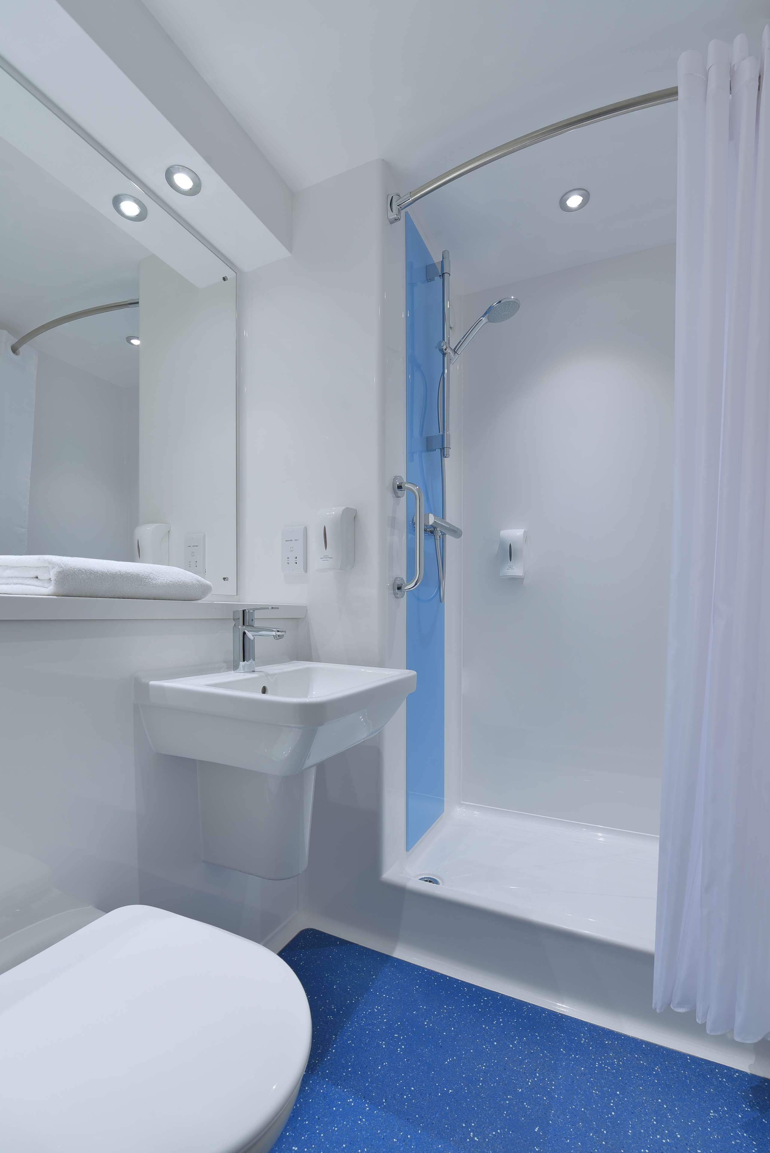 Travelodge วอเตอร์ฟอร์ด ภายนอก รูปภาพ