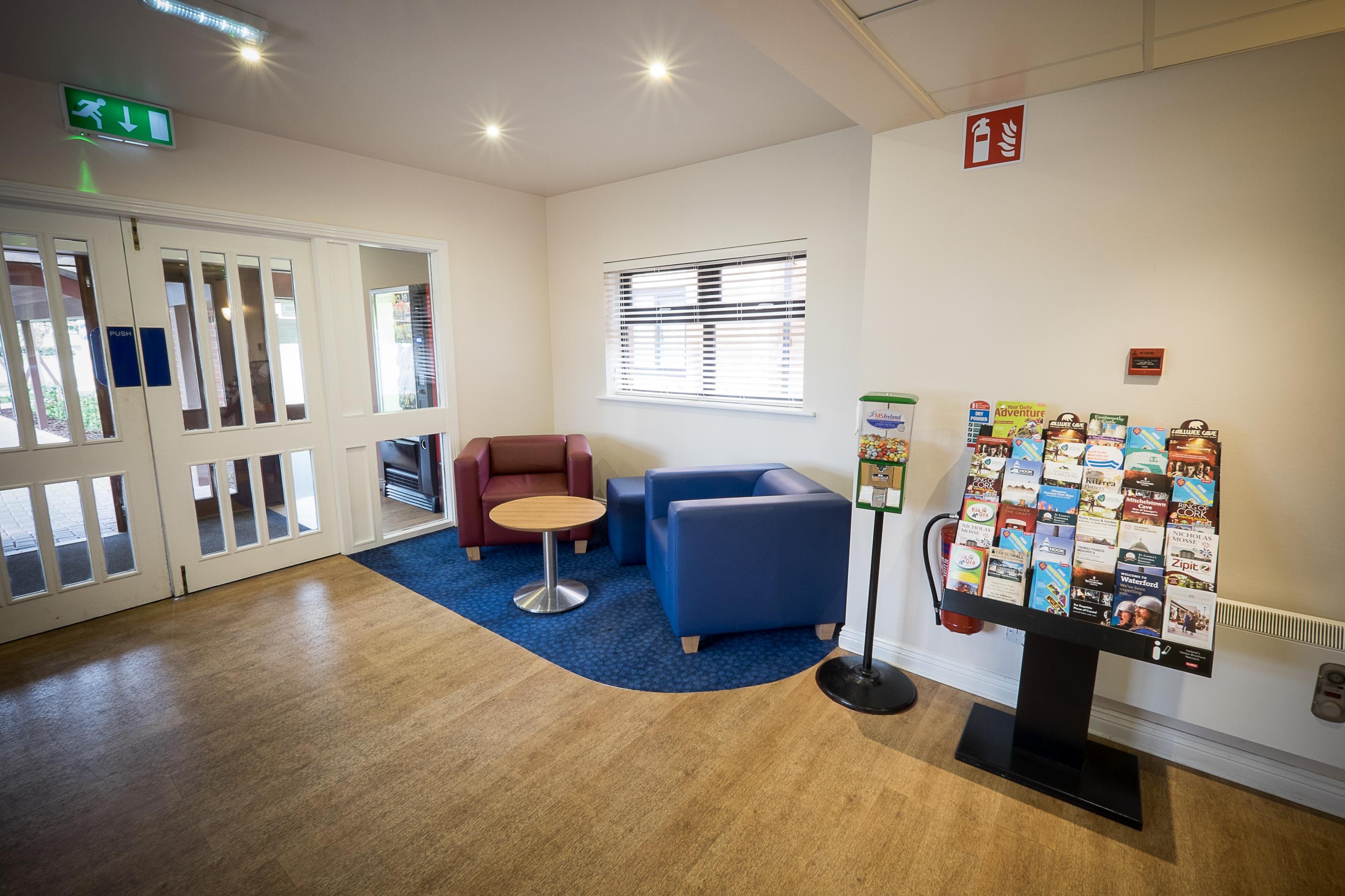Travelodge วอเตอร์ฟอร์ด ภายนอก รูปภาพ