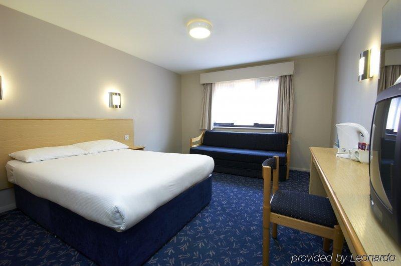 Travelodge วอเตอร์ฟอร์ด ภายนอก รูปภาพ