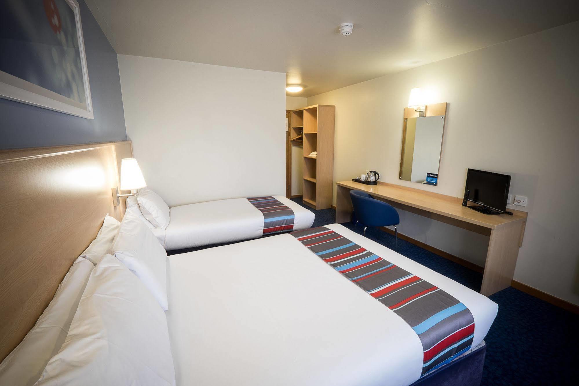 Travelodge วอเตอร์ฟอร์ด ภายนอก รูปภาพ