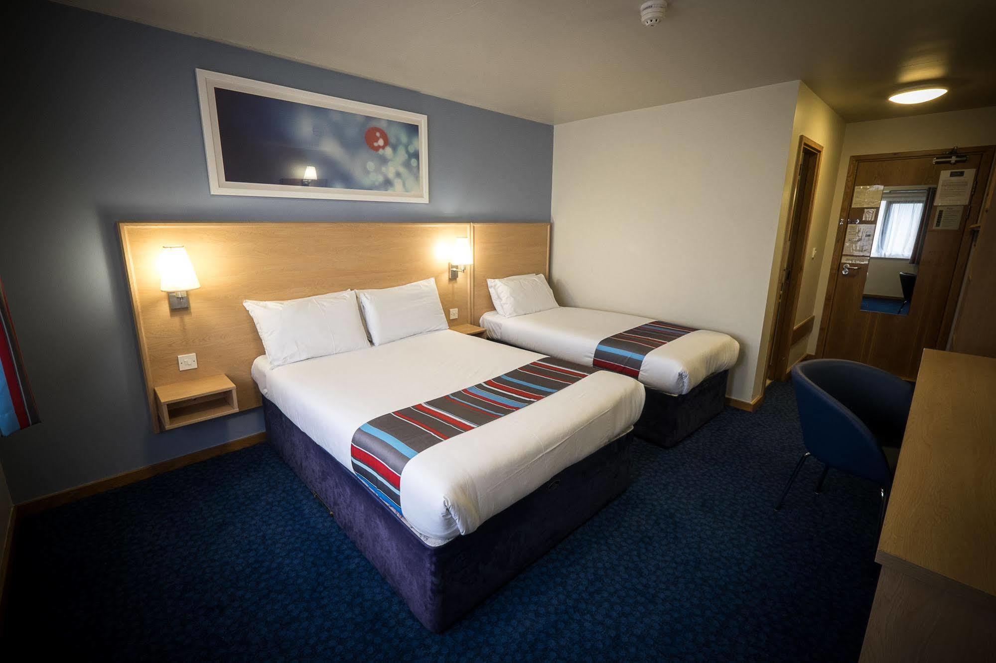 Travelodge วอเตอร์ฟอร์ด ภายนอก รูปภาพ