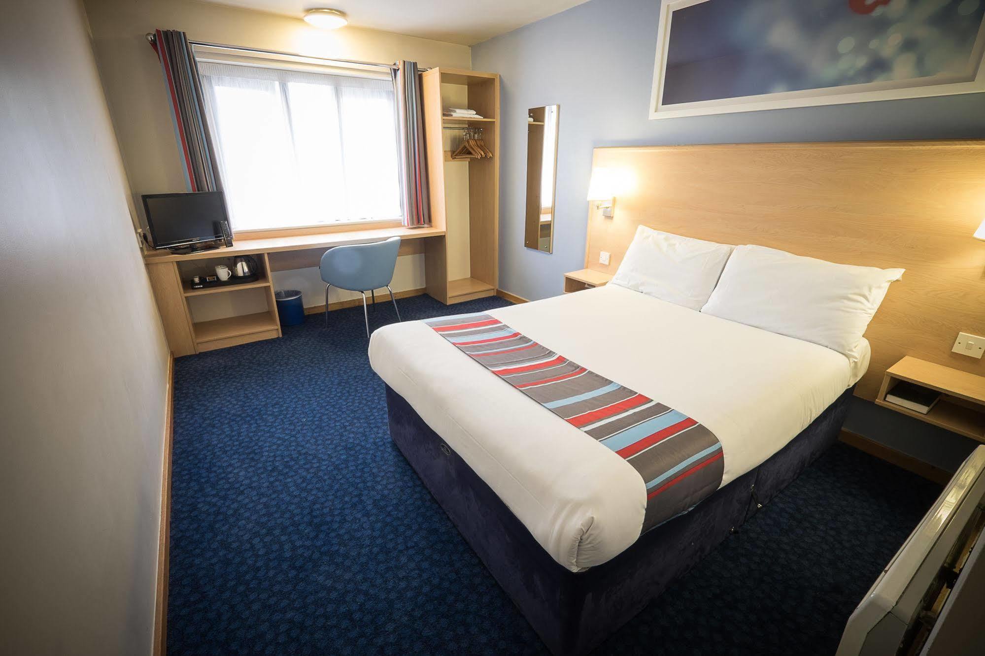 Travelodge วอเตอร์ฟอร์ด ภายนอก รูปภาพ