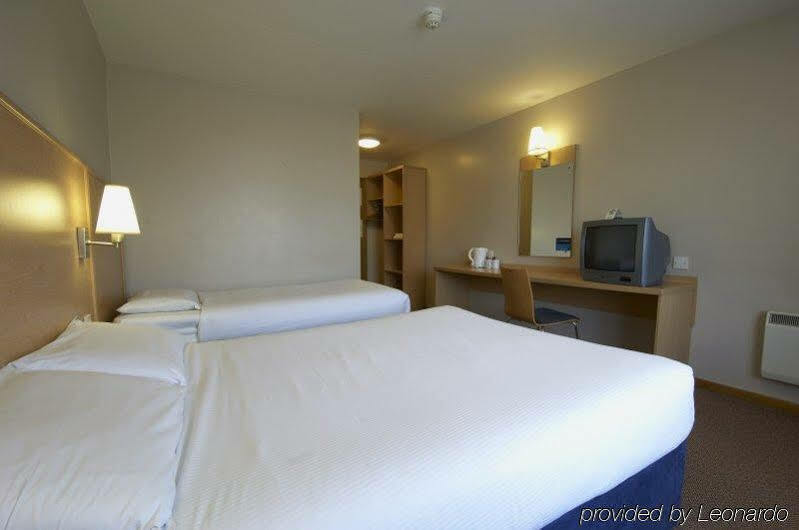 Travelodge วอเตอร์ฟอร์ด ภายนอก รูปภาพ